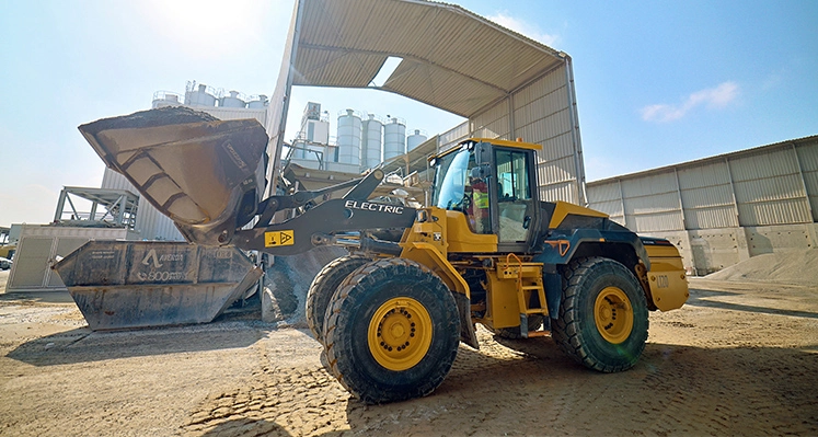 Volvo L120H Electric wheel loader shines in UAE tests 01 747x399 1