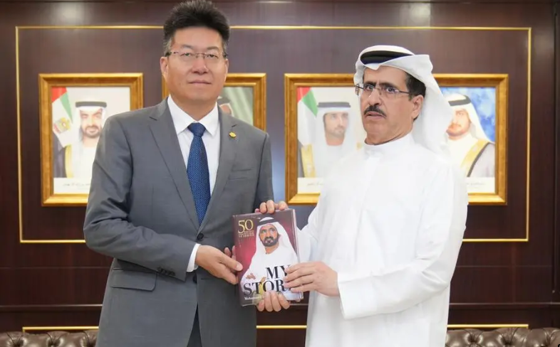 Al Tayer with the Chinese delegation.