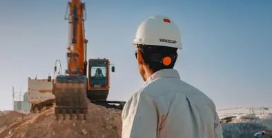 A_man_at_a_construction_site 