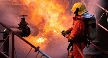 firefighter_extinguishing_fire