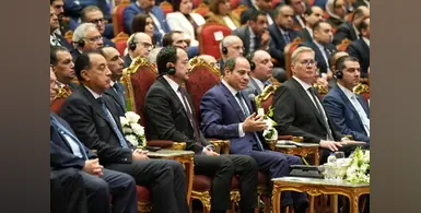 Egyptian_president_speaking_via_mic
