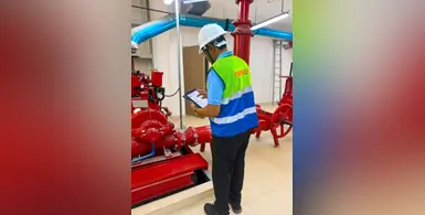 Image_of_technicians_using_Condtek