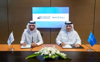 Etihad Rail and BEEAH leadership signing the agreement.