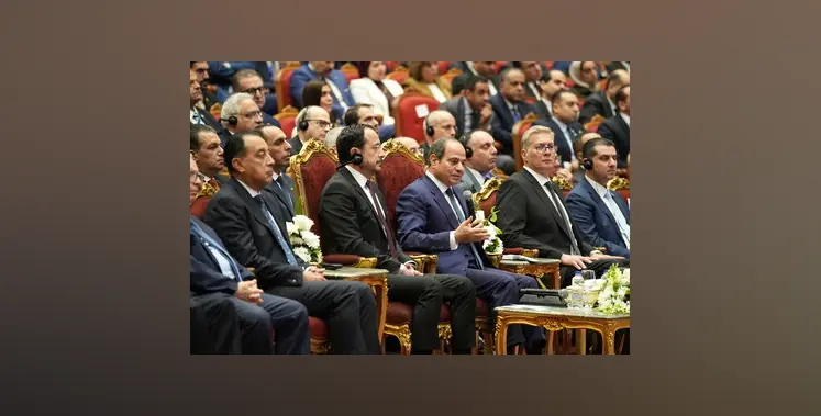 Egyptian_president_speaking_via_mic