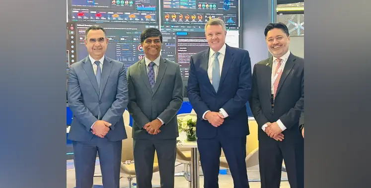 Image-of-senior-executives-from-Cisco-and-Mannai