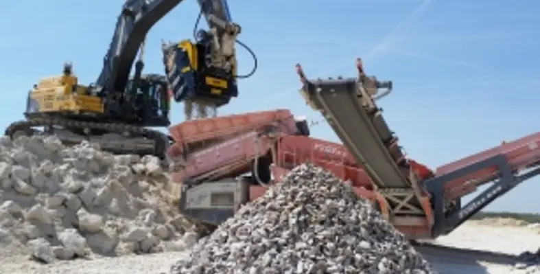 BF135.8 Volvo Basalt Quarry France4