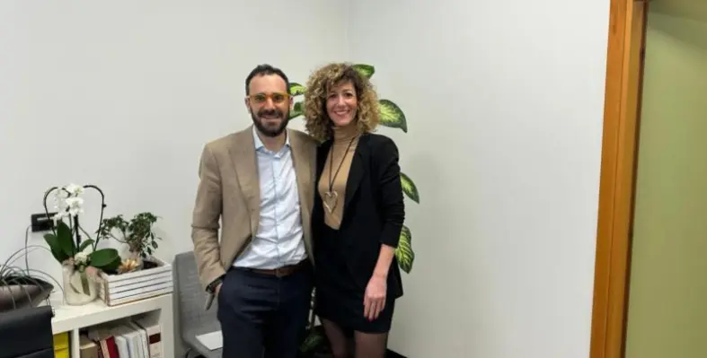 Mario Carraro and Laura Curioni, signing deal. 