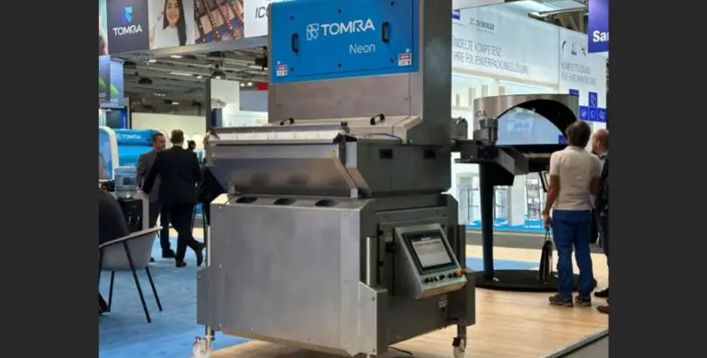 TOMRA Neon operates at a throughput capacity of up to 500 berries per second.